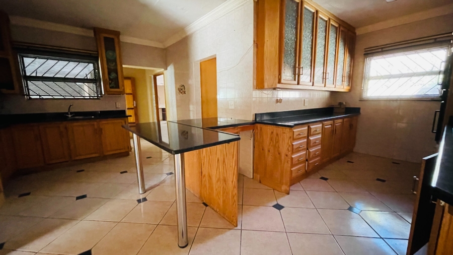 5 Bedroom Property for Sale in Van Der Hoff Park North West
